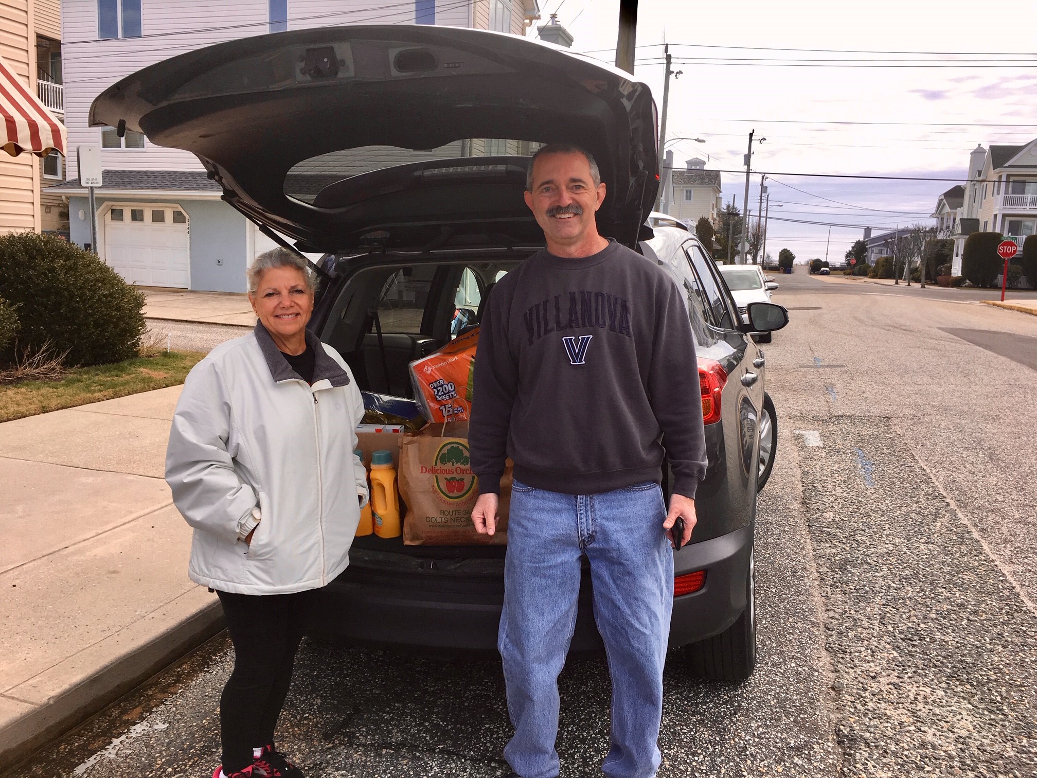 food drive 2019 gloria and bob